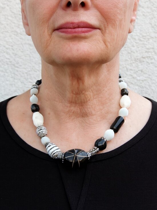 Jewelry - Premier Designs Necklace, Black & White Art Glass beads, silver-toned 15"